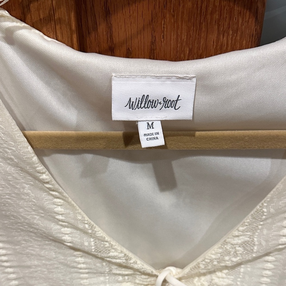 NWOT!! Elegant Lace Detail Blouse in Cream - Picture 2 of 7